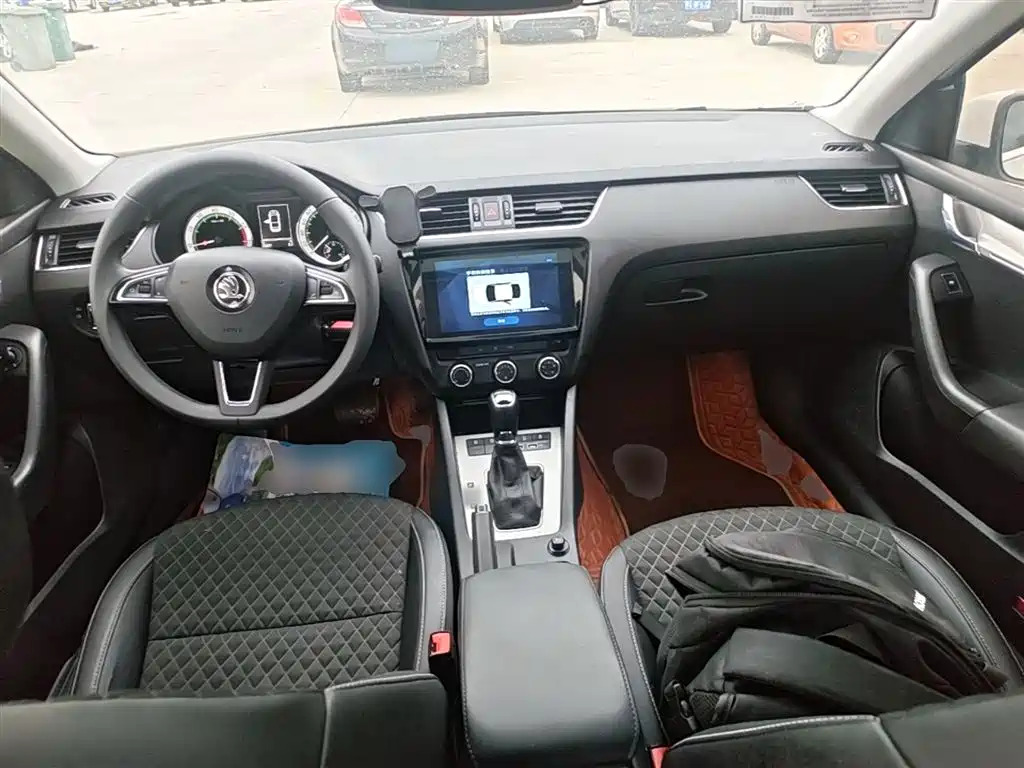 Skoda Octavia 2019 — фото 10