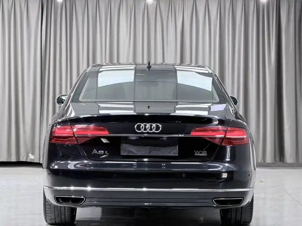 Audi A8 2015 — фото 12