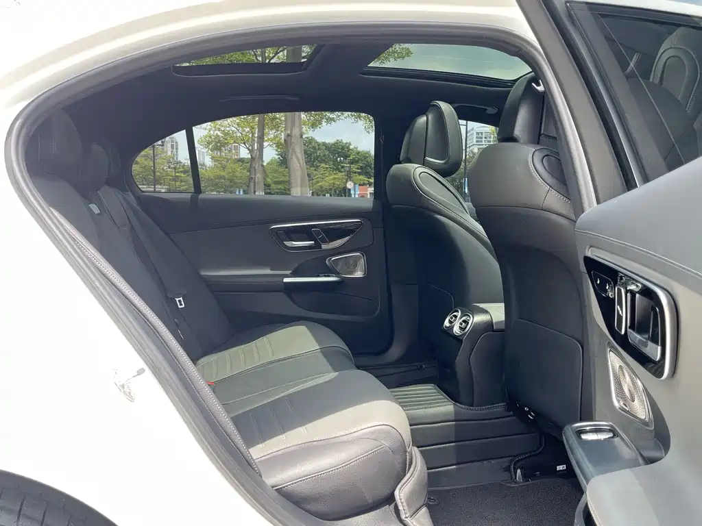Mercedes-Benz C-Class 2023 — фото 11