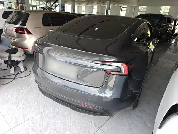 Tesla Model 3 2025