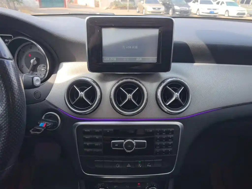 Mercedes-Benz GLA 2015 — фото 13