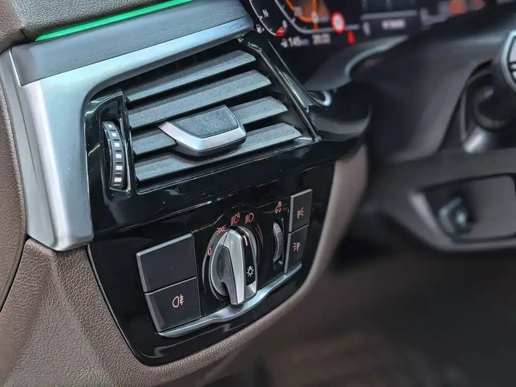 BMW 5 Series 2022 — фото 20