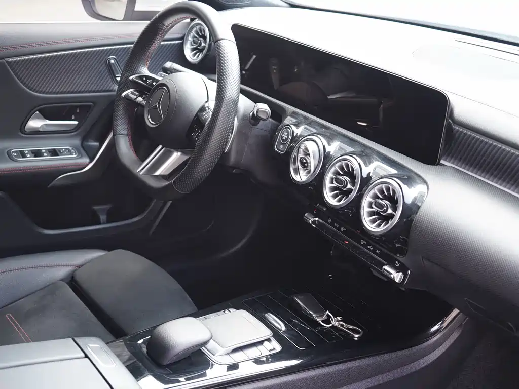 Mercedes-Benz A-Class 2024 — фото 11