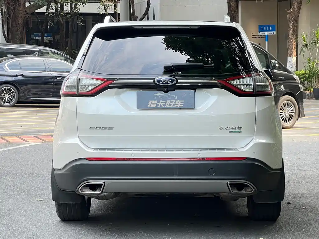 Ford Edge 2017 — фото 18