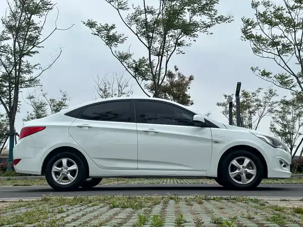 Hyundai Accent 2014