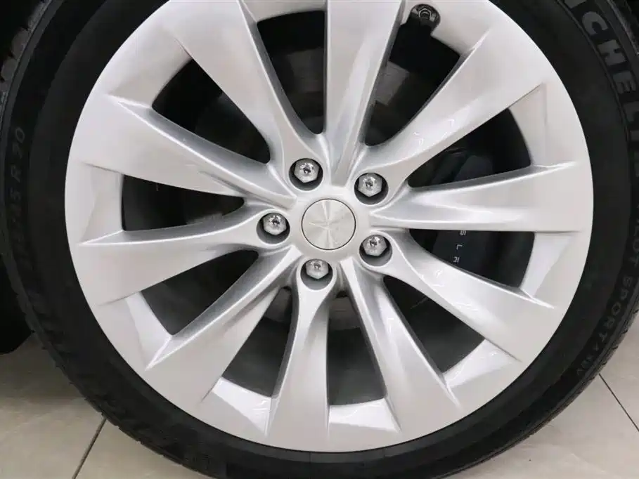 Tesla Model X 2018 — фото 17