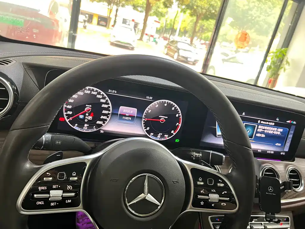Mercedes-Benz E-Class 2019 — фото 11