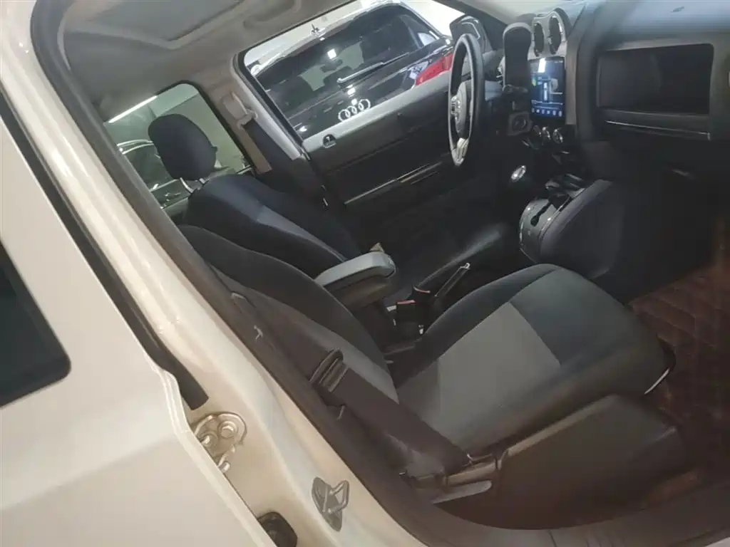 Jeep Patriot 2015 — фото 25