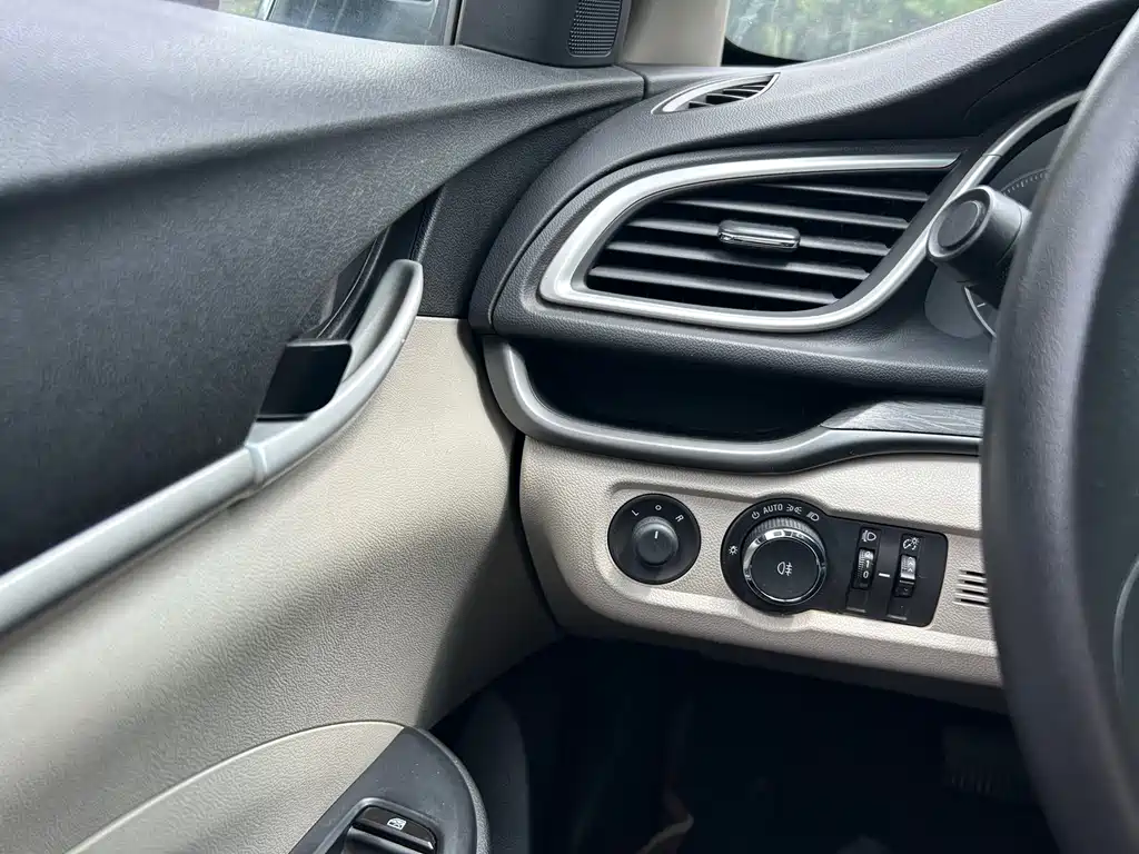 Buick Excelle 2018 — фото 12