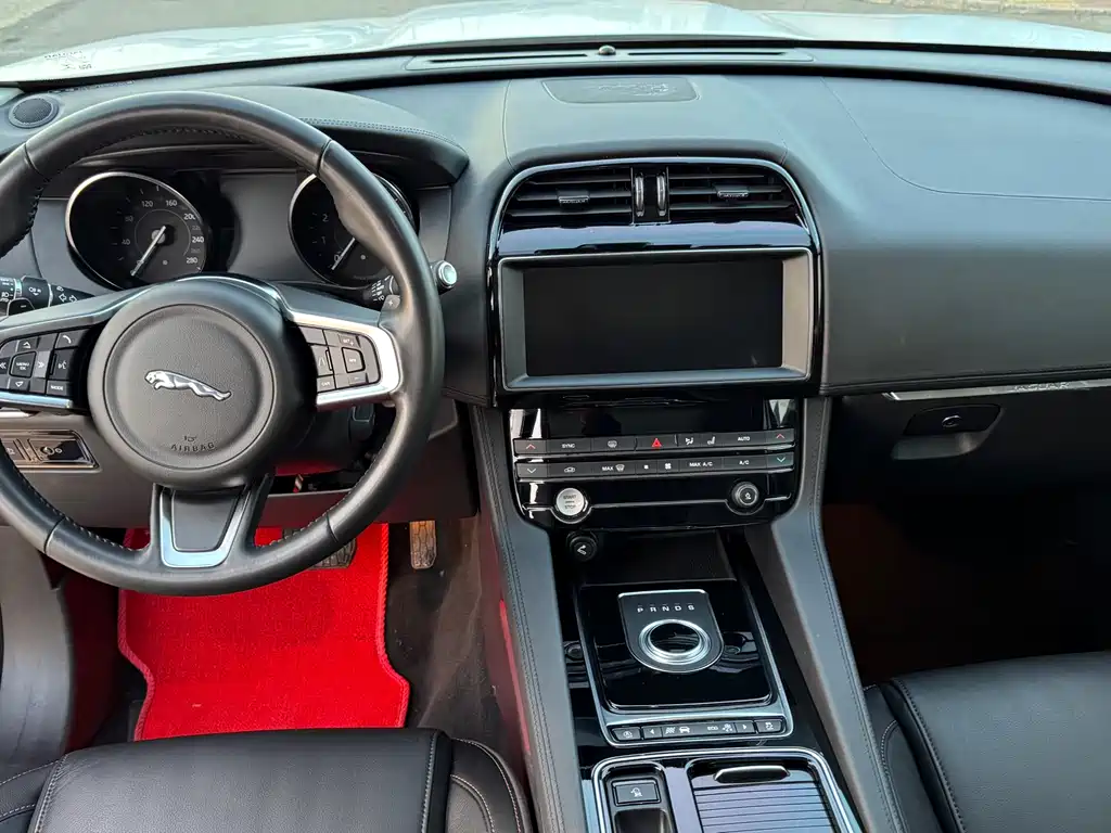 Jaguar F-PACE 2021 — фото 15