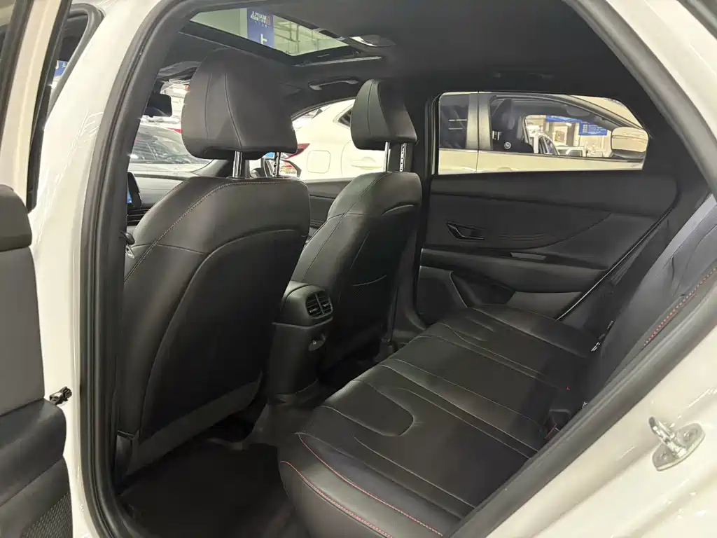 Hyundai Elantra 2023