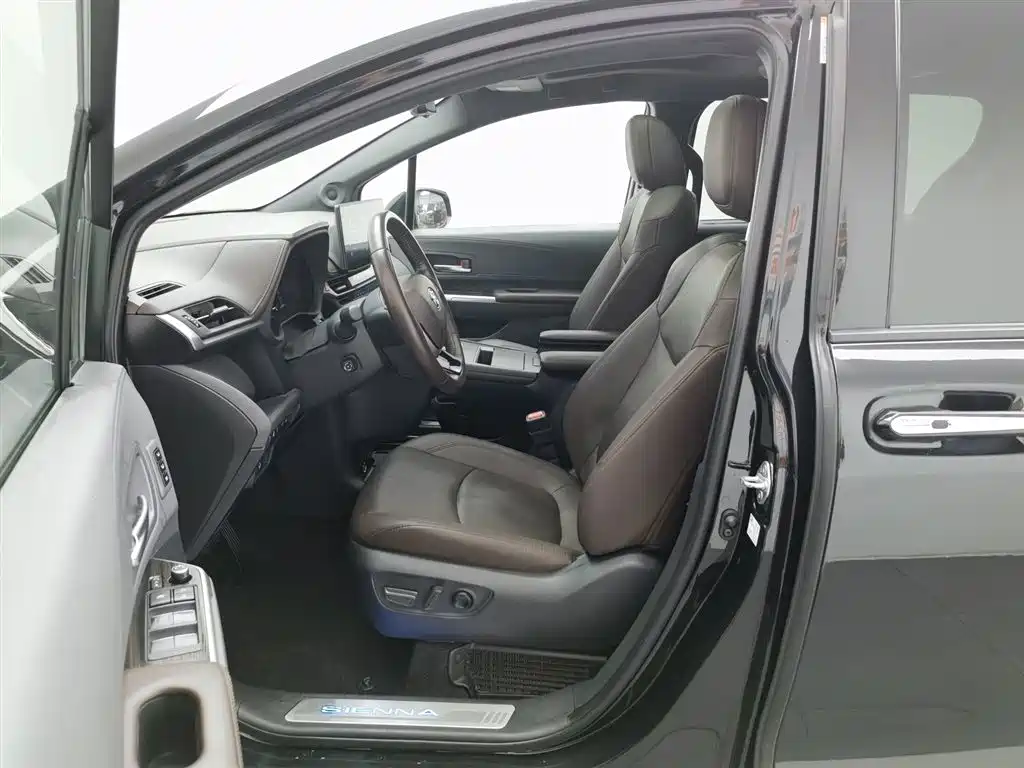 Toyota Sienna 2023 — фото 10