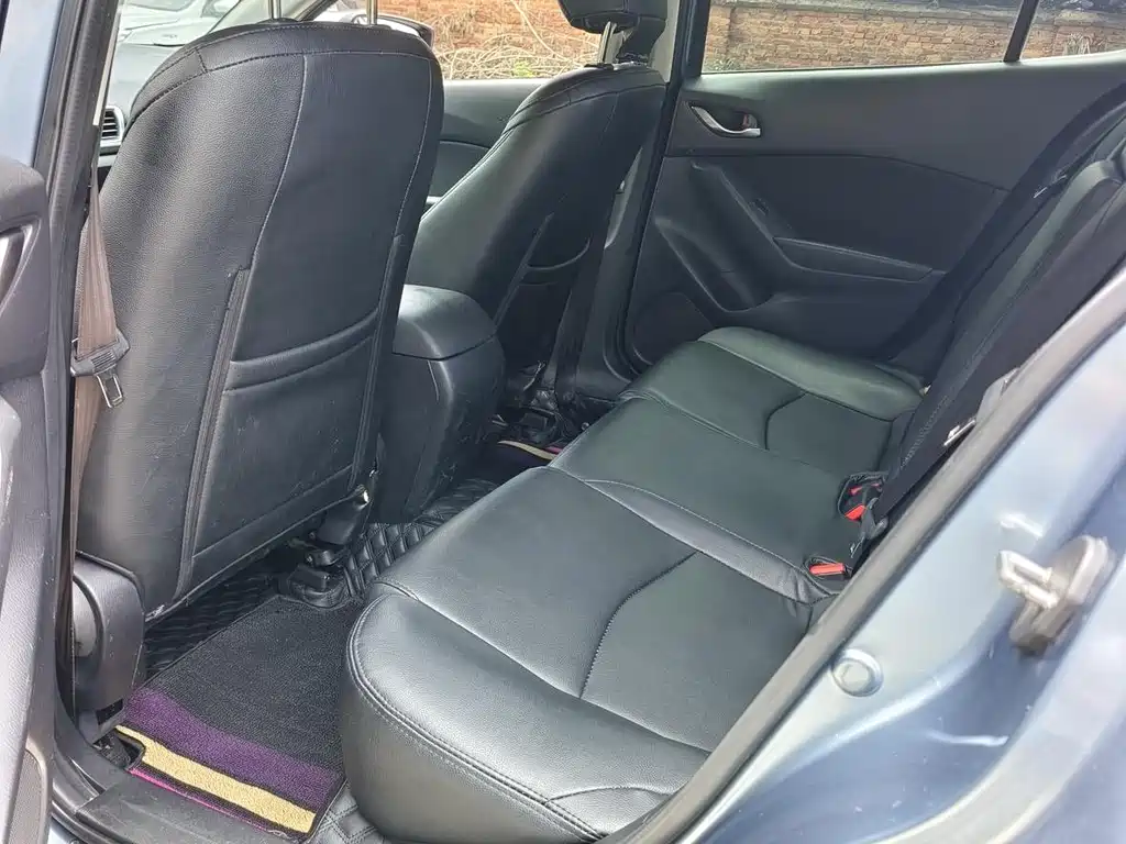 Mazda 3 Axela 2015