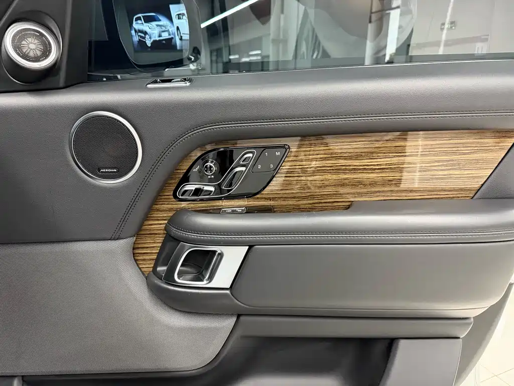 Land Rover Range Rover 2018 — фото 15
