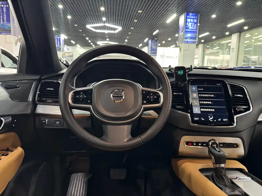 Volvo XC90 2017 — фото 14