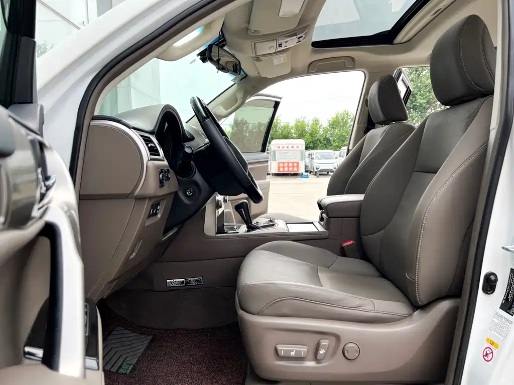 Lexus GX 2019 — фото 17