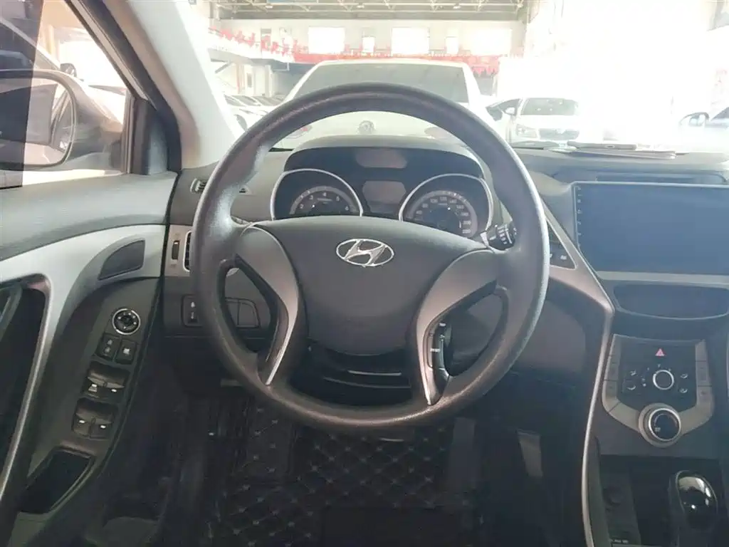 Hyundai Elantra Langdong 2016 — фото 11