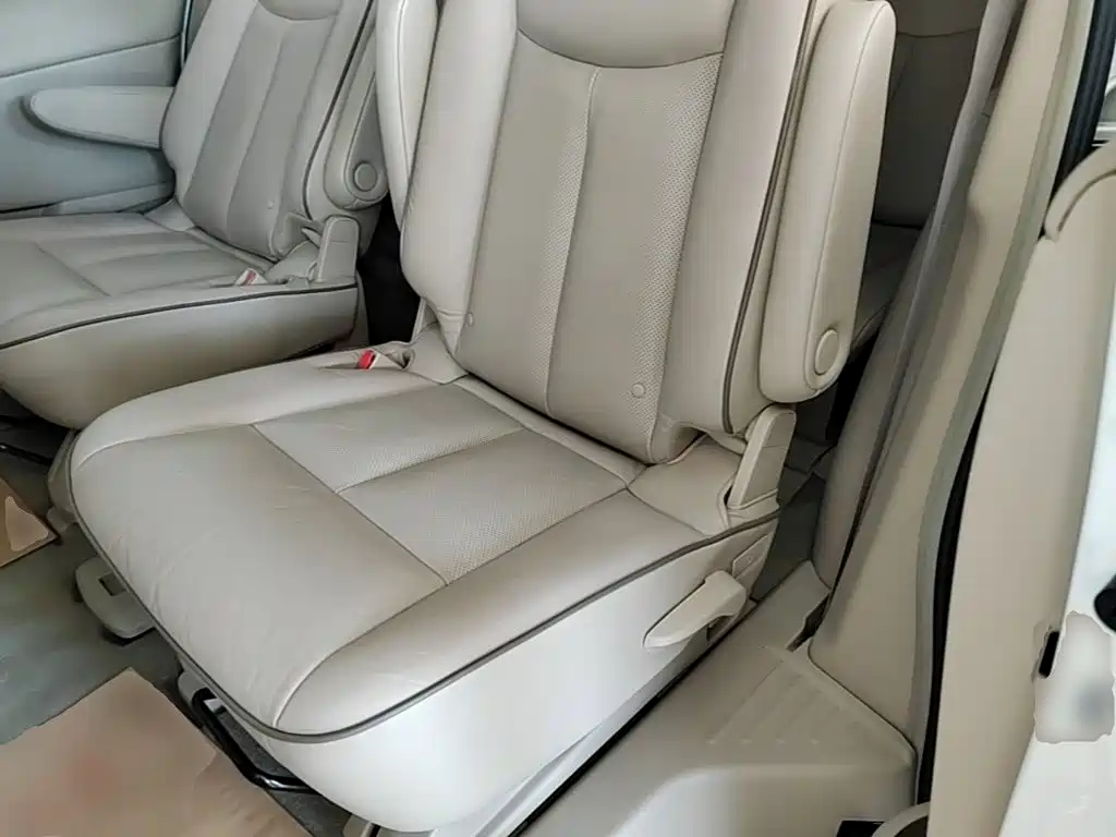 Nissan Quest 2017 — фото 17