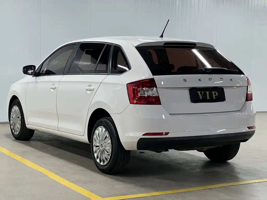 Skoda Rapid Spaceback 2020 — фото 6