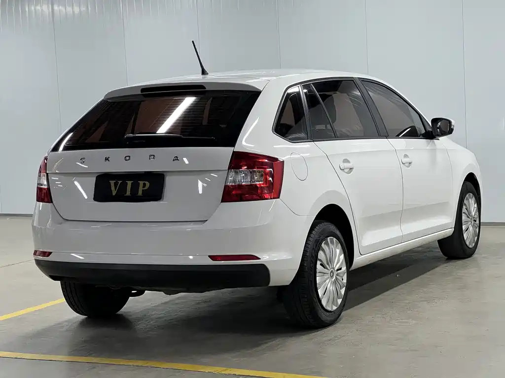 Skoda Rapid Spaceback 2020 — фото 4