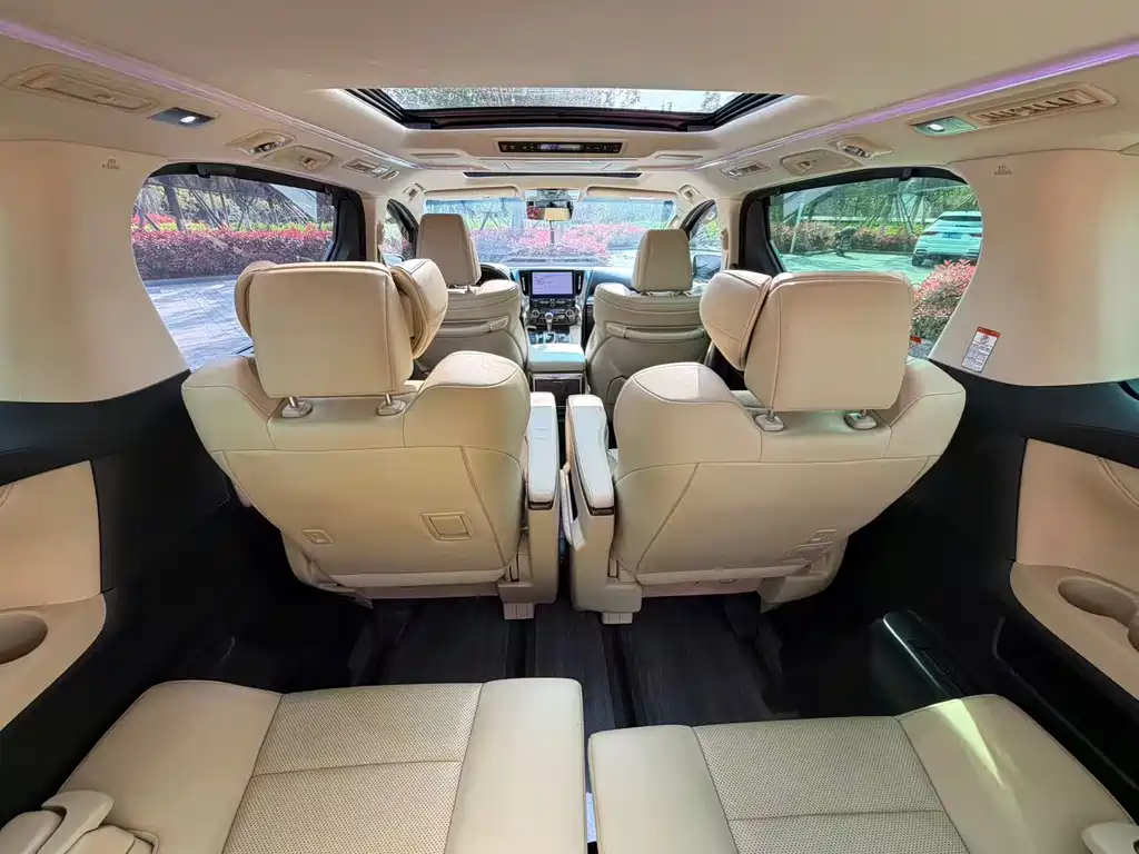 Toyota Alphard 2024 — фото 18