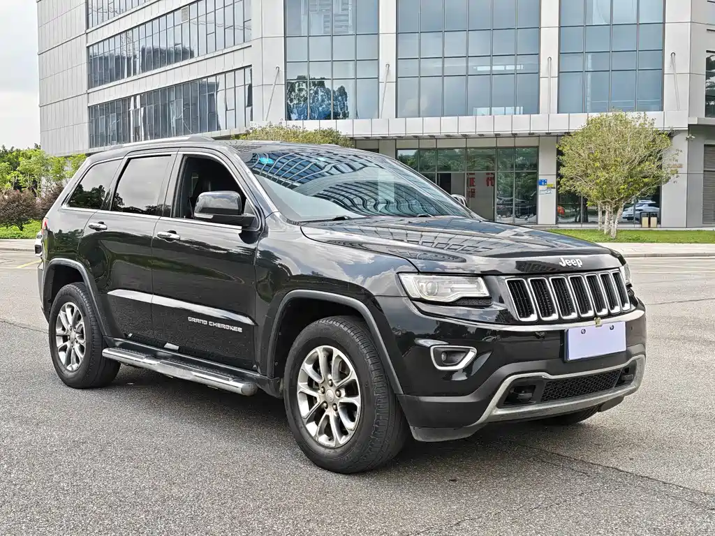 Jeep Grand Cherokee 2014 — фото 3