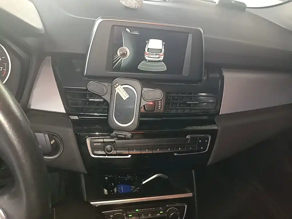 BMW 2 Series Station Wagon 2017 — фото 13