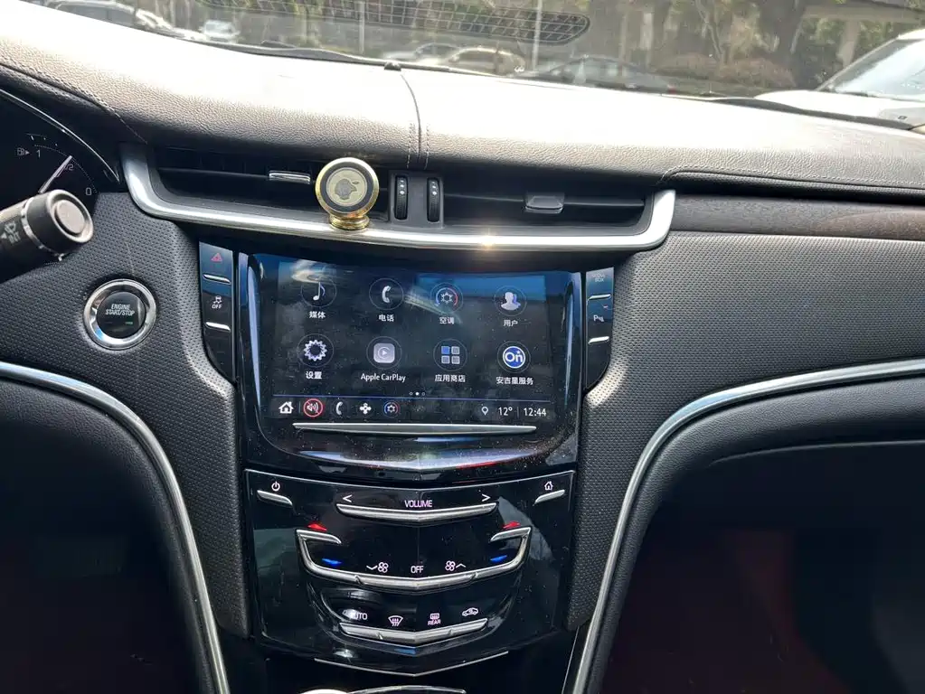 Cadillac XTS 2018 — фото 13