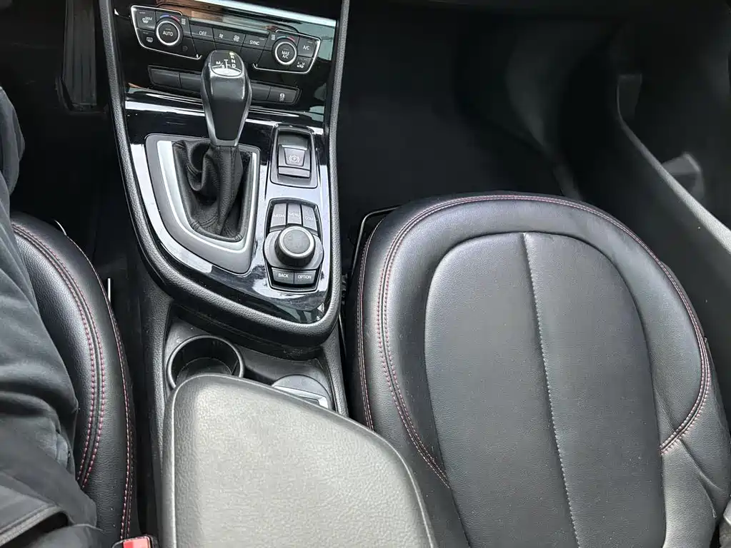 BMW 2 Series Active Tourer 2018 — фото 8