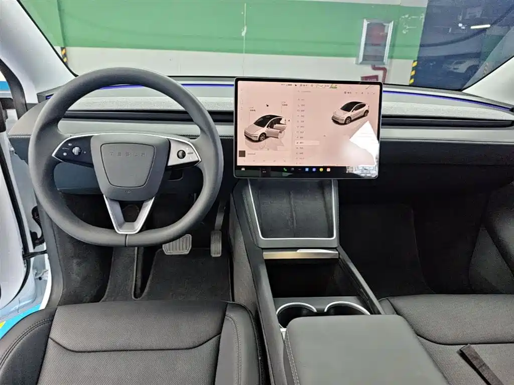 Tesla Model Y 2025 — фото 10
