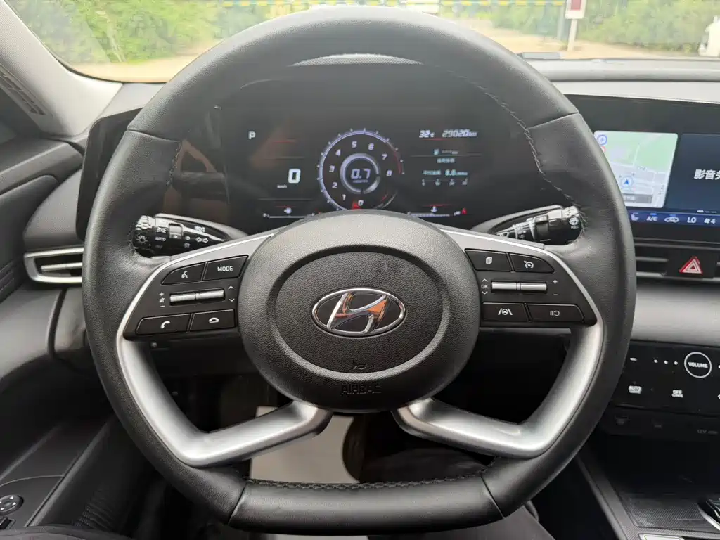 Hyundai Elantra 2022 — фото 16