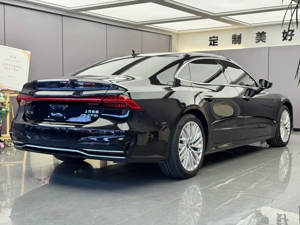 Audi A7L 2023 — фото 11