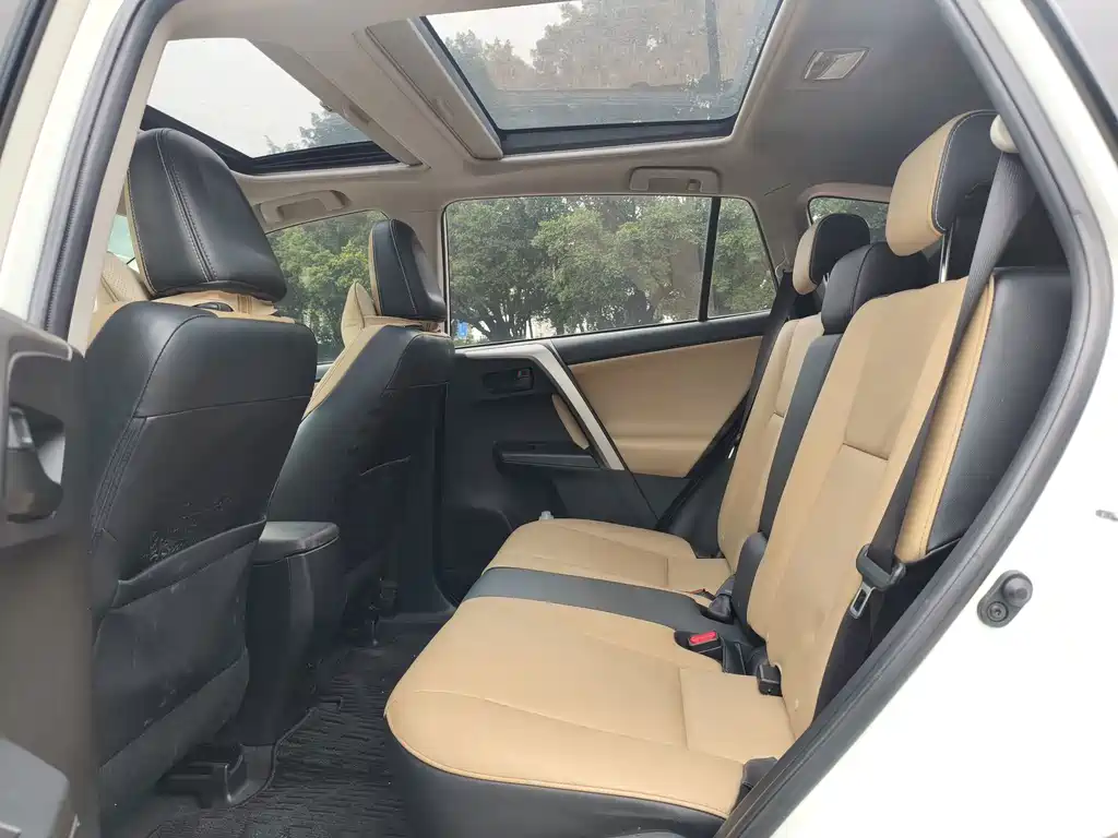 Toyota RAV4 2017 — фото 10