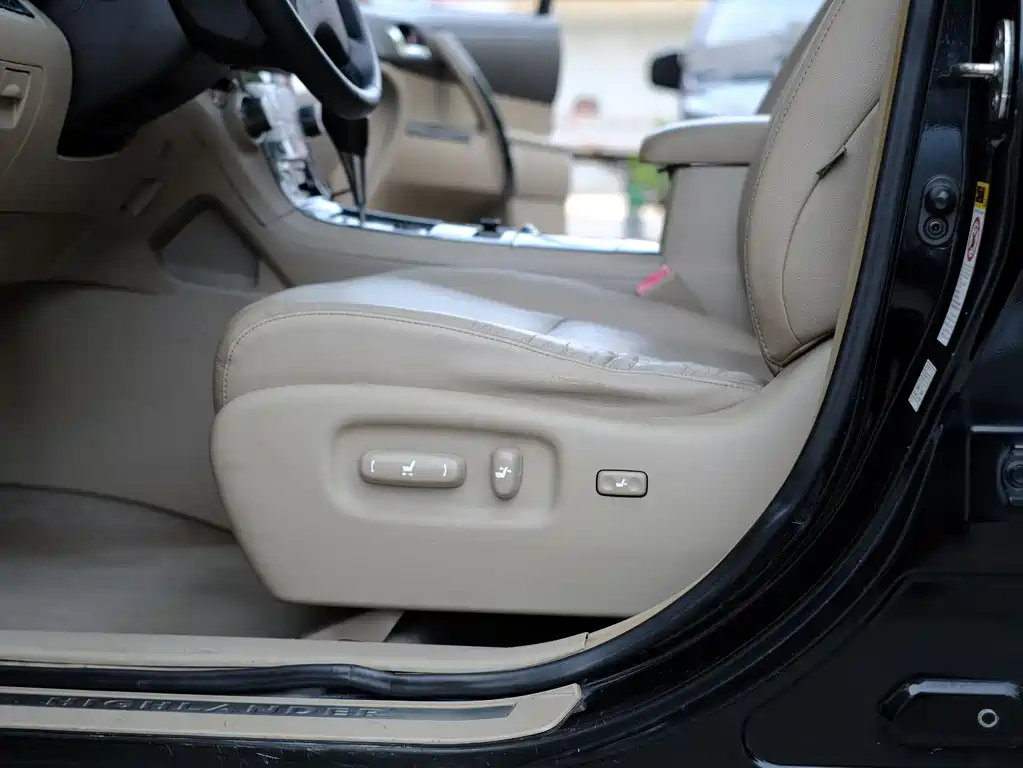 Toyota Highlander 2010 — фото 23