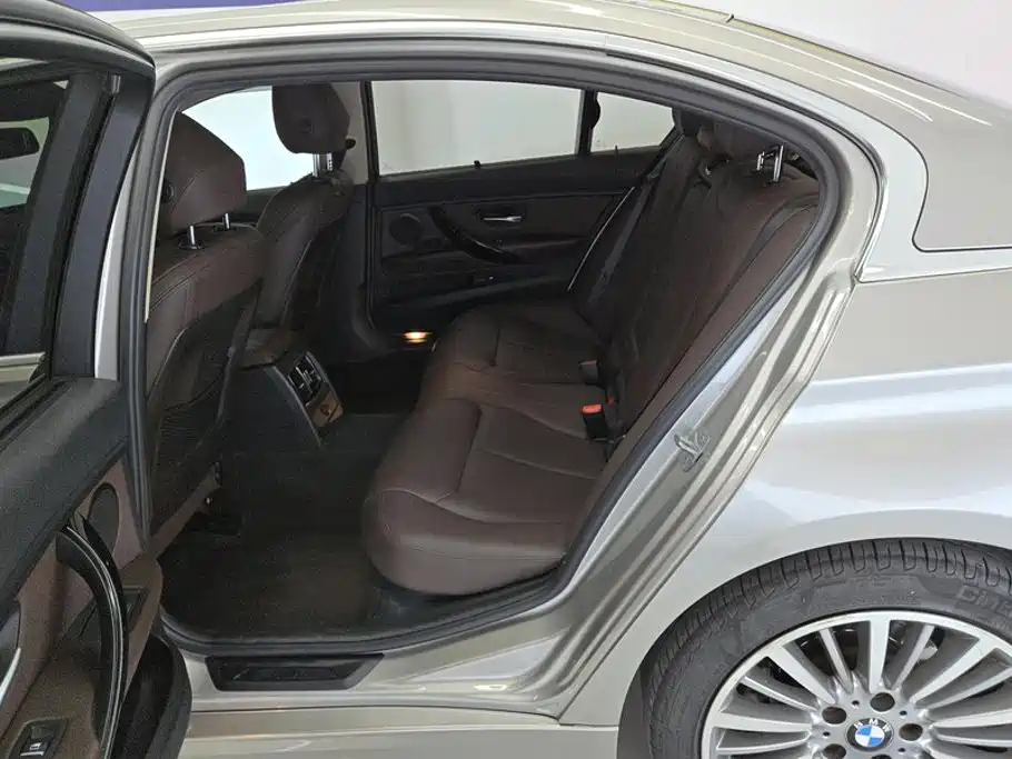 BMW 3 Series 2019 — фото 11