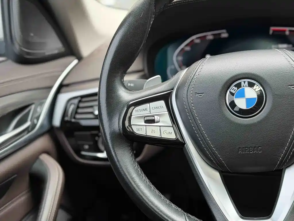 BMW 5 Series 2021 — фото 16