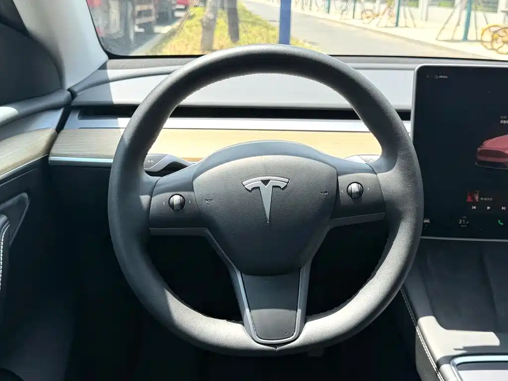 Tesla Model Y 2023 — фото 9