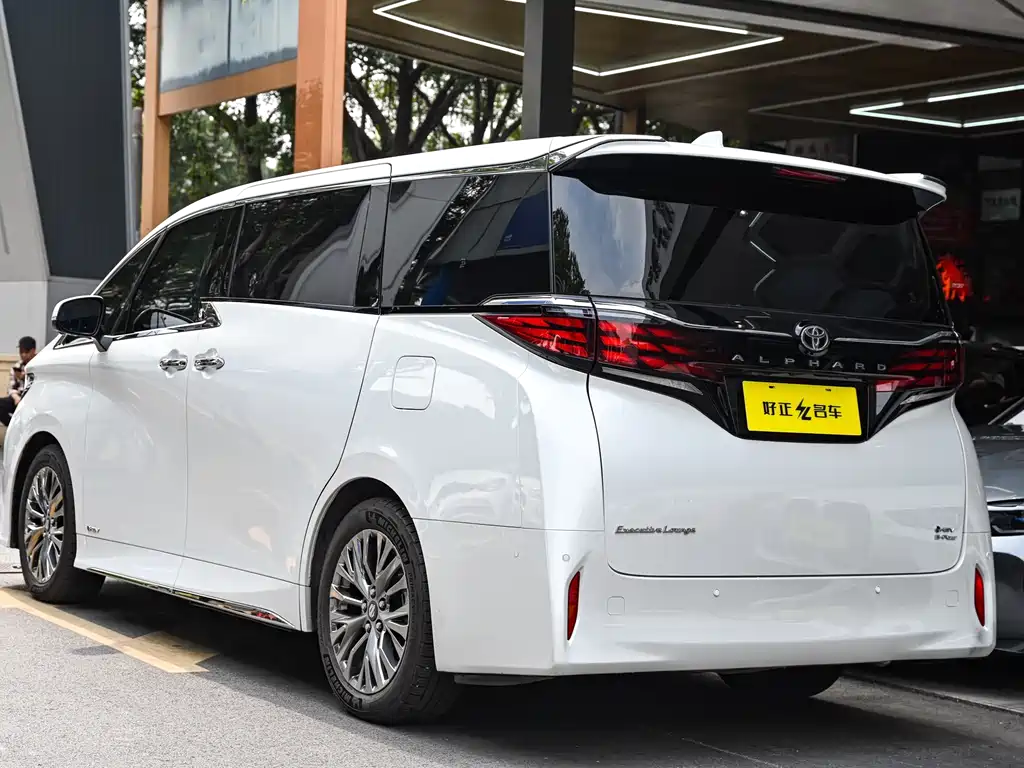 Toyota Alphard 2025 — фото 3