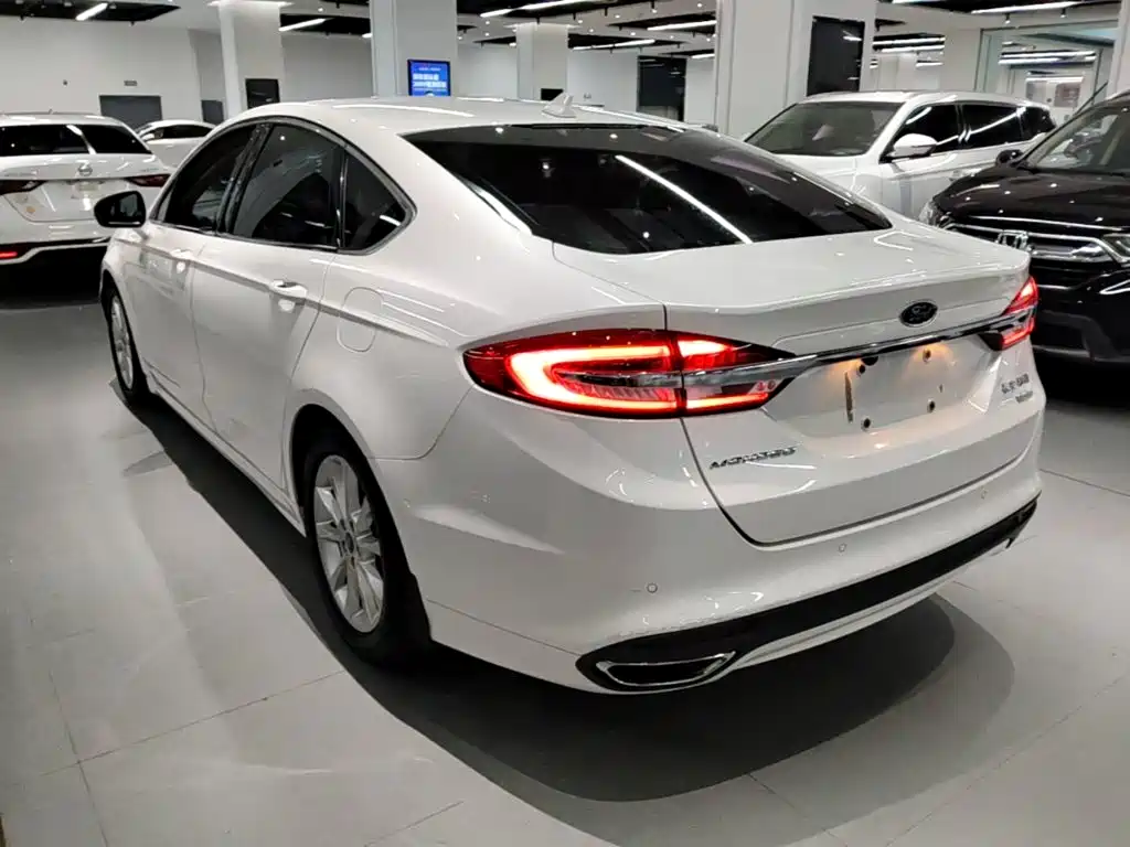 Ford Mondeo 2018 — фото 5