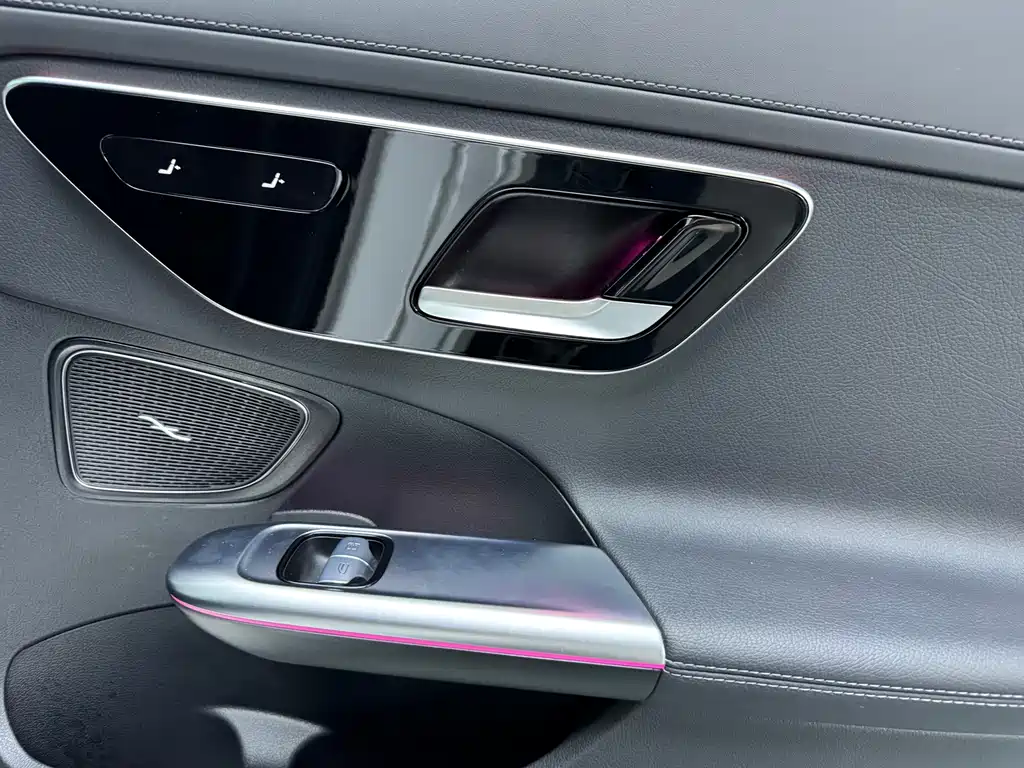 Mercedes-Benz C-Class 2023 — фото 13