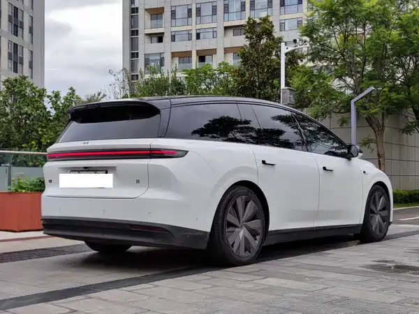Li Auto i8 2025