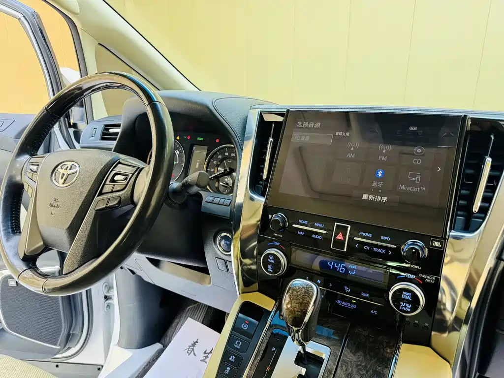 Toyota Vellfire 2023 — фото 8