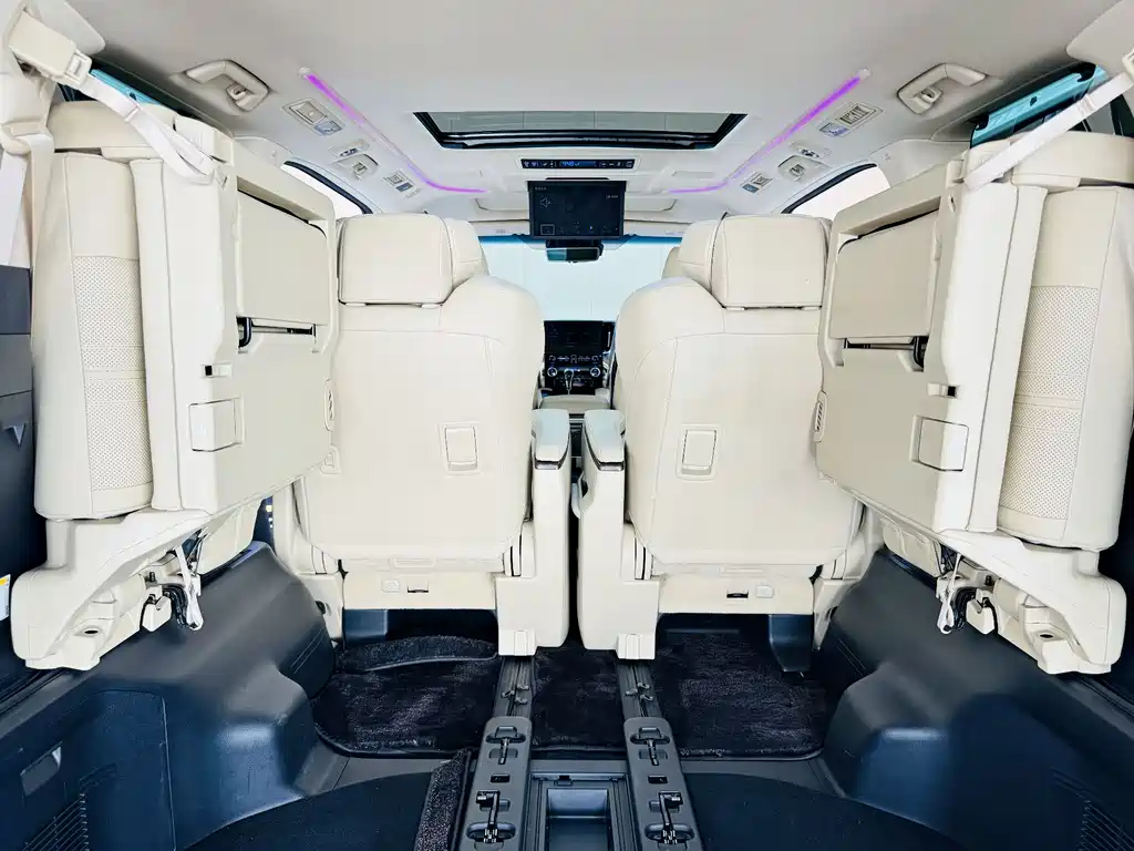 Toyota Vellfire 2023 — фото 13