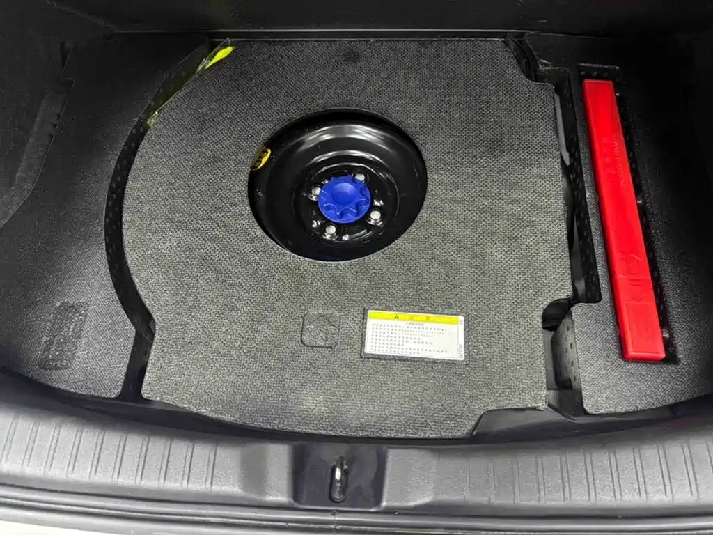 Toyota Yaris L 2023 — фото 18