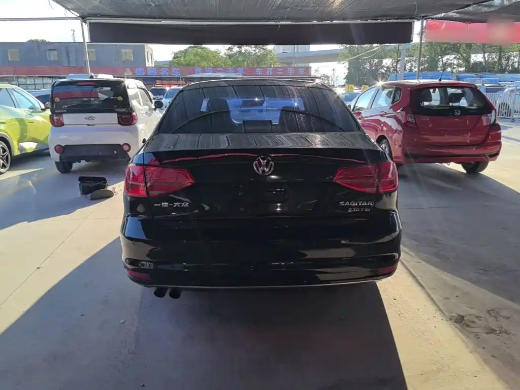 Volkswagen Sagitar 2016