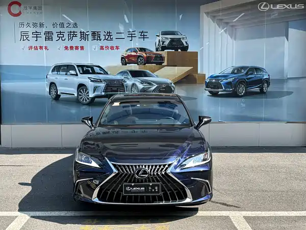 Lexus ES 2023