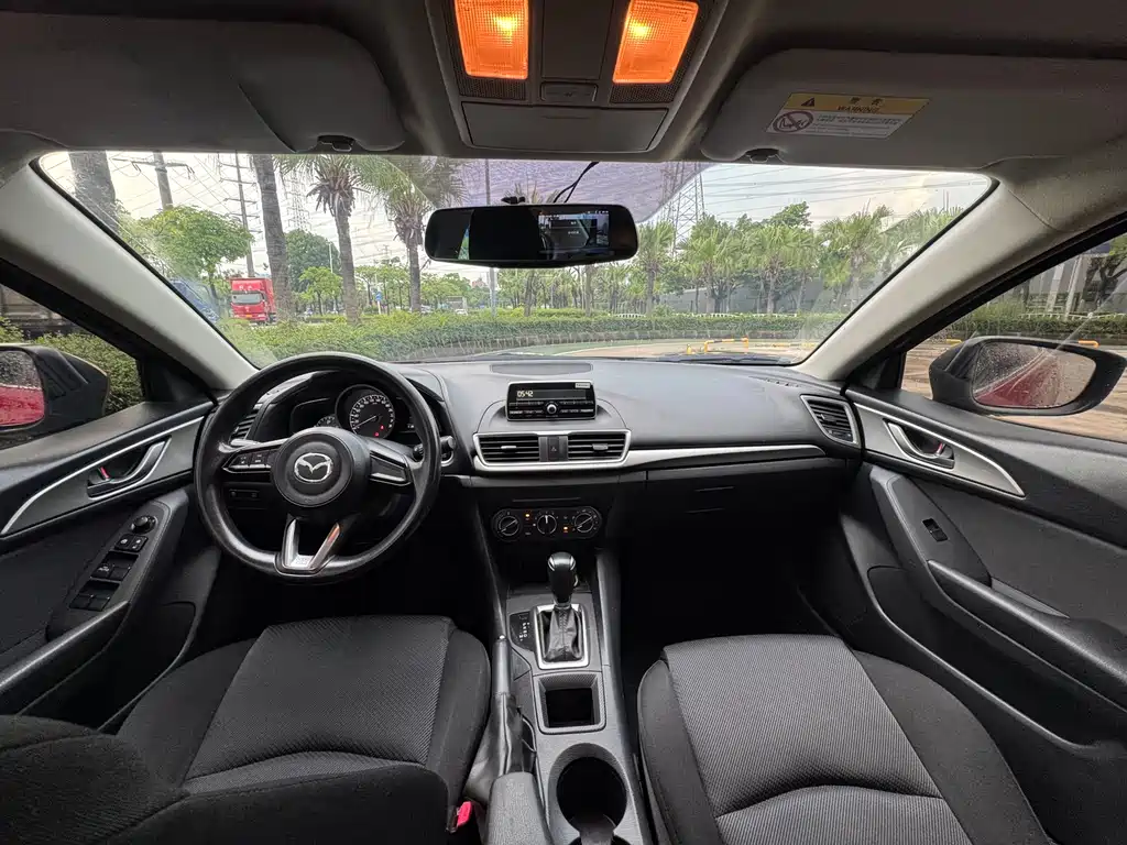 Mazda 3 Axela 2018 — фото 7