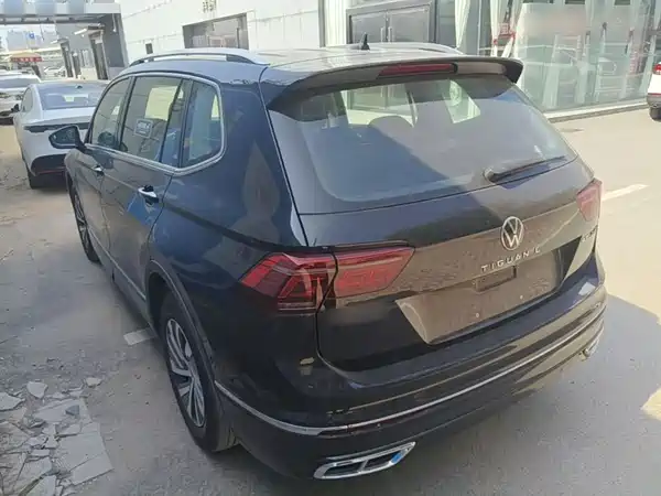 Volkswagen Tiguan L Plug-In Hybrid 2025