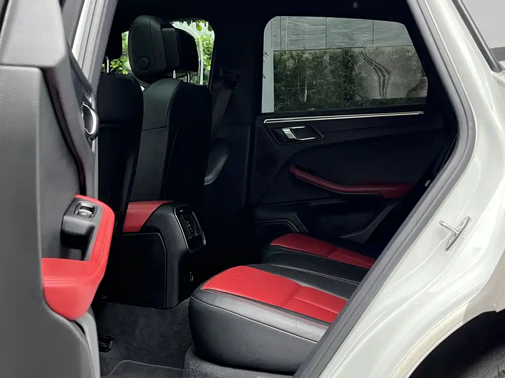 Porsche Macan 2018 — фото 19