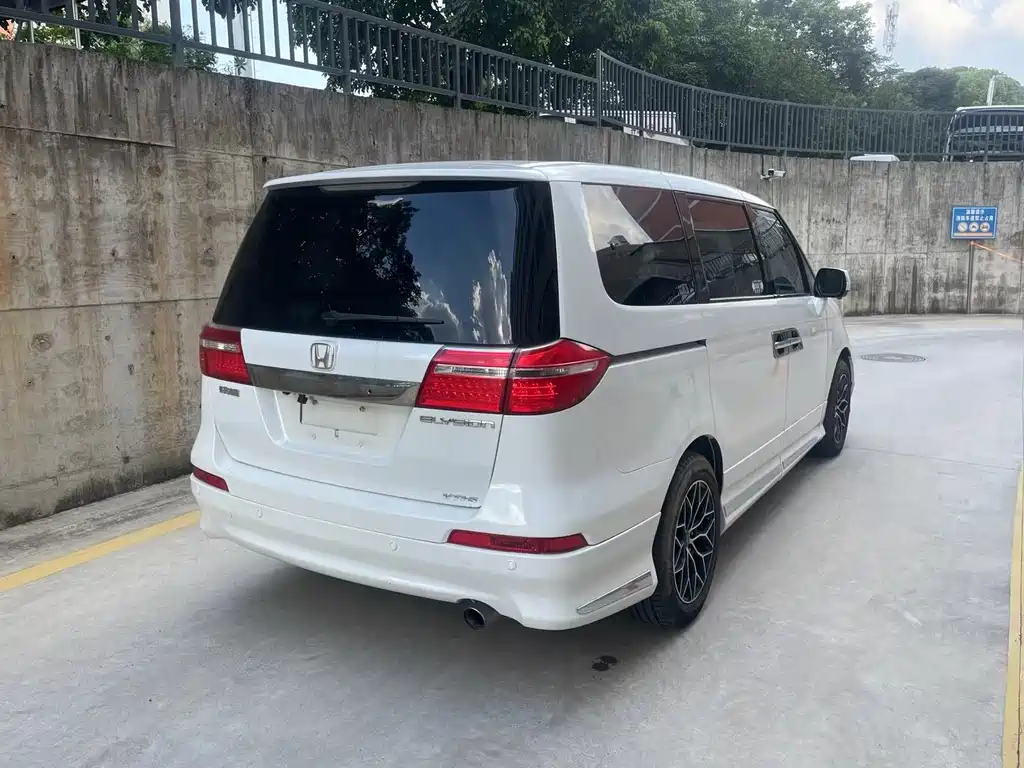 Honda Elysion 2016